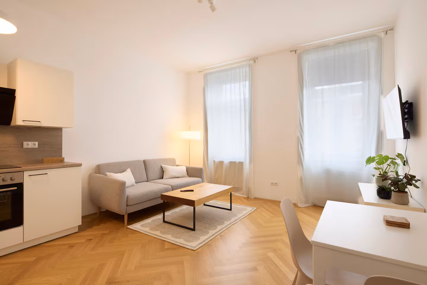 Helle Altbauwohnung · 15 Minuten zum Zentrum