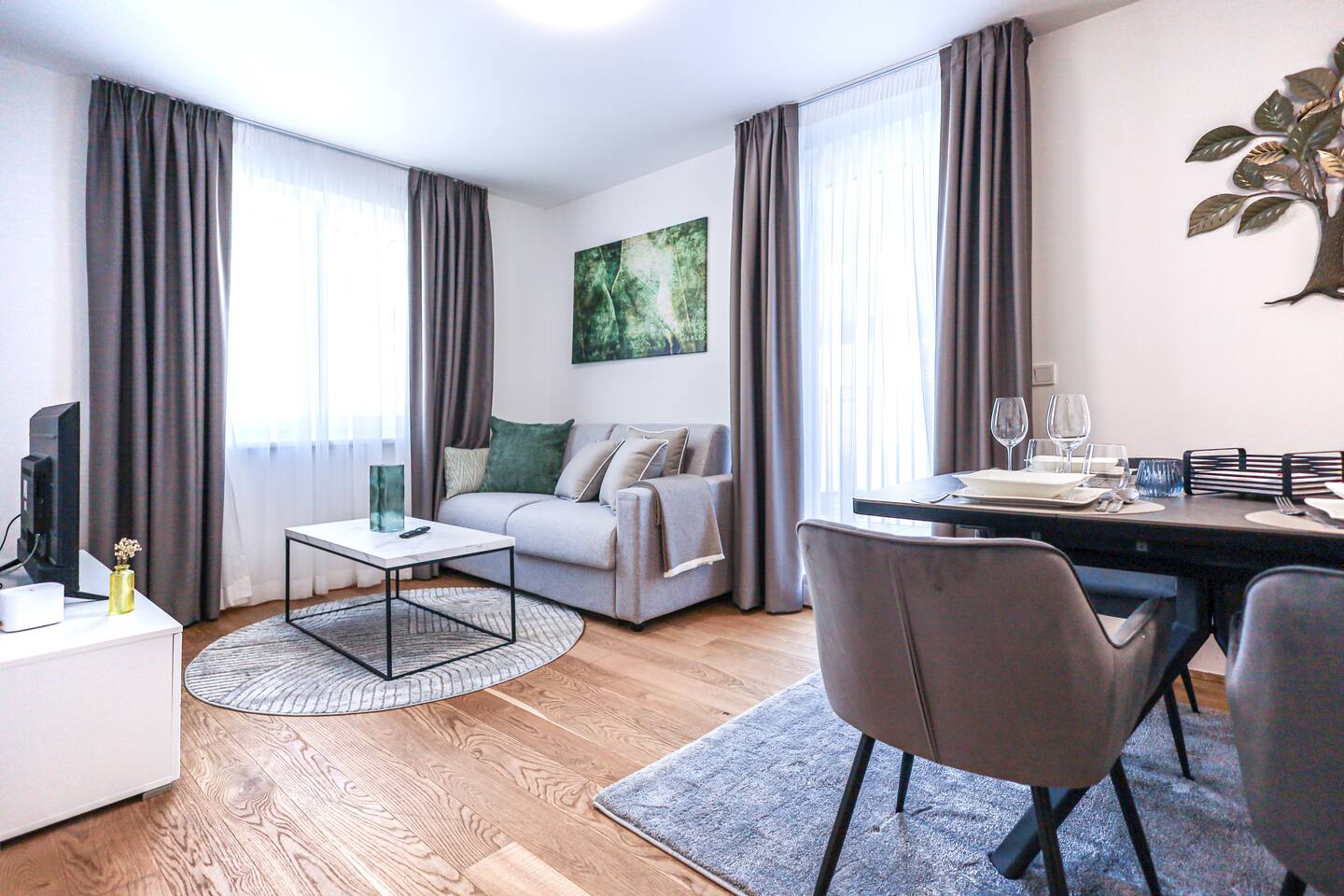 2-Zimmer-Apartment · Balkon & Hirschstetten